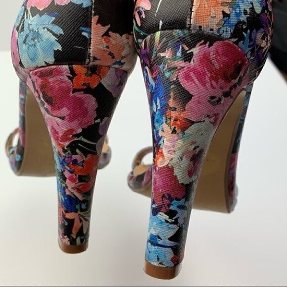 Express heels size 7 Multicolored Floral t-strap - Picture 9 of 12